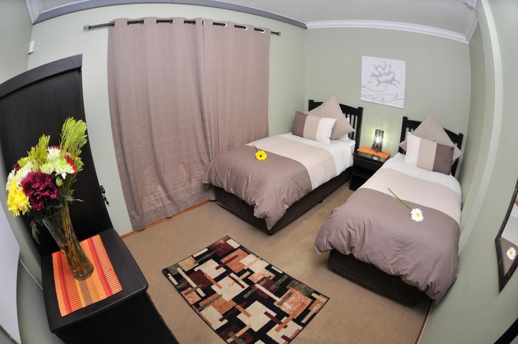 Summer Garden Guest House 伯诺尼 外观 照片